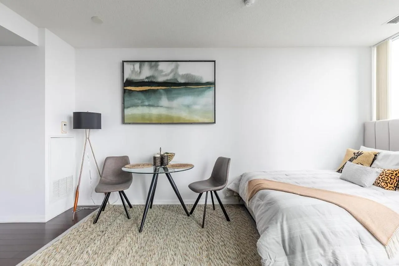 Stunning Top Floor Lake View Studio Near Cn Tower Apartment Toronto Canada