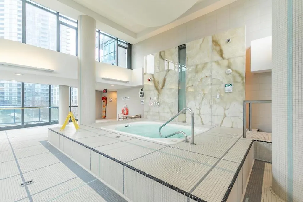 Stunning Top Floor Lake View Studio Near Cn Tower Apartment Toronto Canada