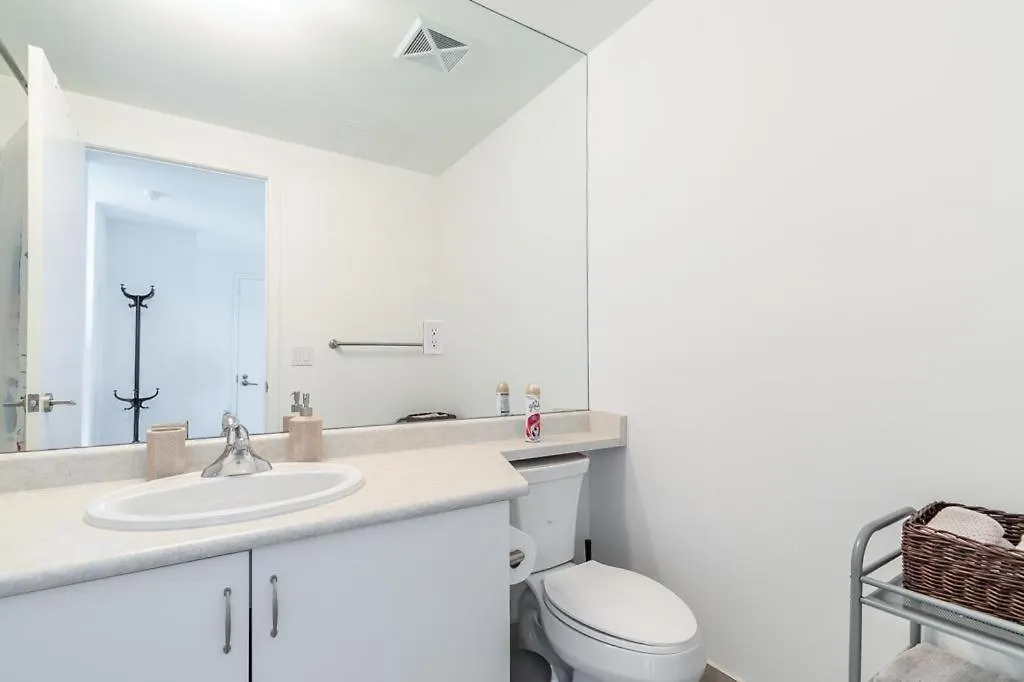 Stunning Top Floor Lake View Studio Near Cn Tower Apartment Toronto 0*,  Canada