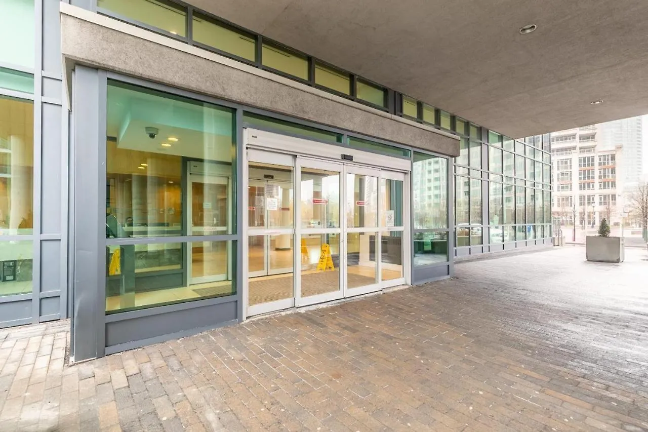 Stunning Top Floor Lake View Studio Near Cn Tower Apartment Toronto