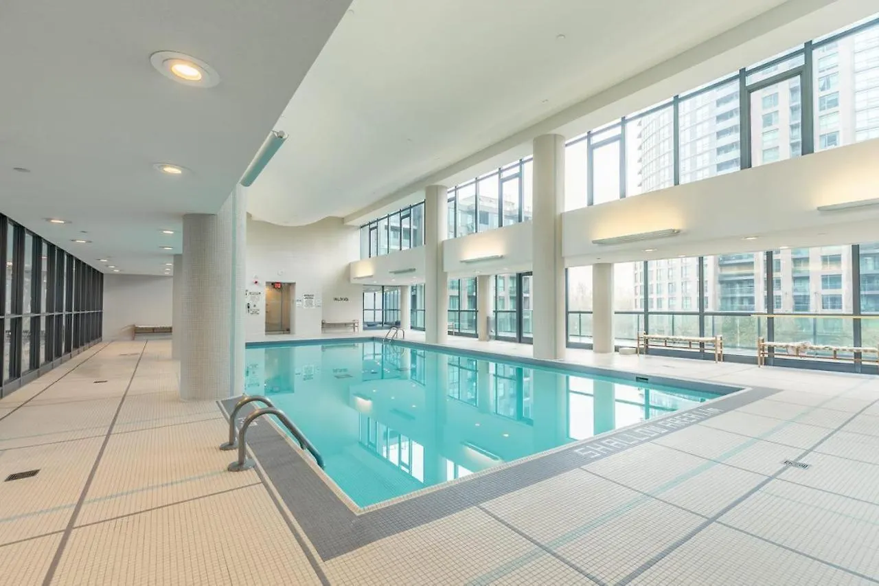 Stunning Top Floor Lake View Studio Near Cn Tower Apartment Toronto Canada