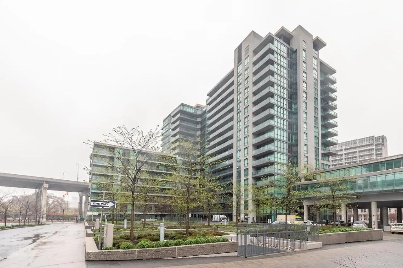 Stunning Top Floor Lake View Studio Near Cn Tower Apartment Toronto