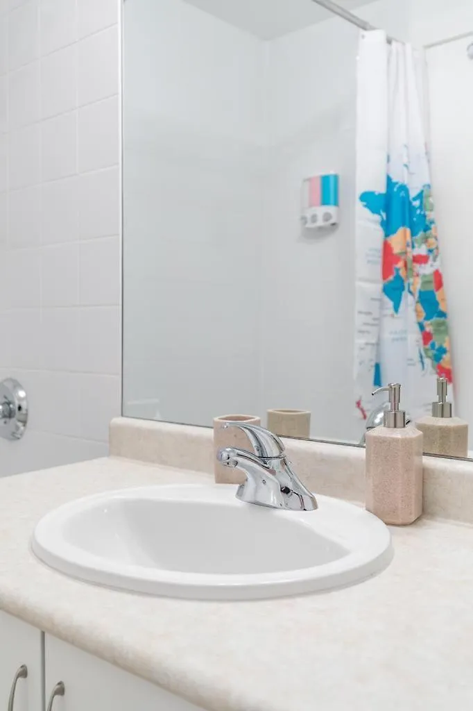 Stunning Top Floor Lake View Studio Near Cn Tower Apartment Toronto