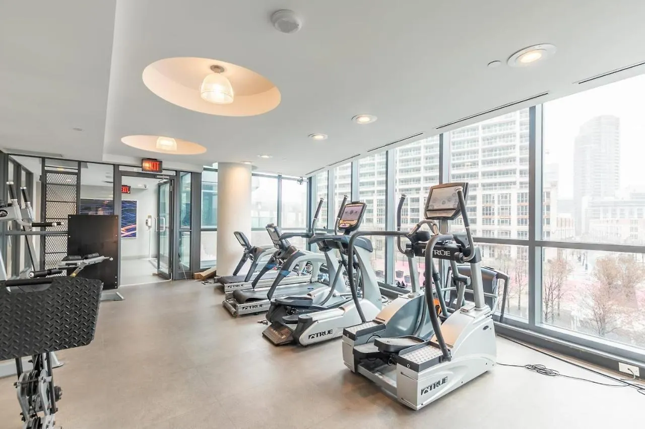 Stunning Top Floor Lake View Studio Near Cn Tower Apartment Toronto